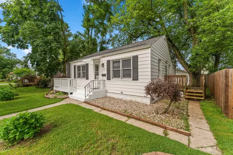 112 Chesterton Blvd, Chesterton, IN 46304