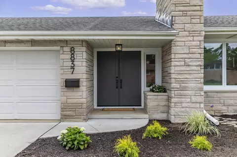 8837 Parkway Dr, Highland, IN 46322