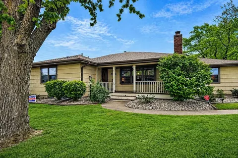 8845 Grace St, Highland, IN 46322