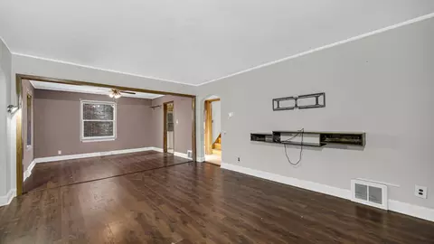 Living - 2131 Stanton Ave, Whiting, IN 46394 photo 2 of 5