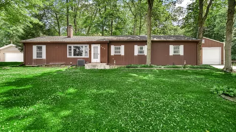 202 Sturdy Rd, Valparaiso, IN 46383