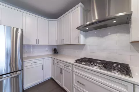 Kitchen - 2080 E 109th Pl, Crown Point, IN 46307 photo 4 of 5