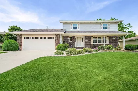 1200 Seminole Dr, Crown Point, IN 46307
