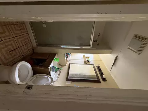 Bath - 1224 Clay St, Gary, IN 46403 photo 1 of 1