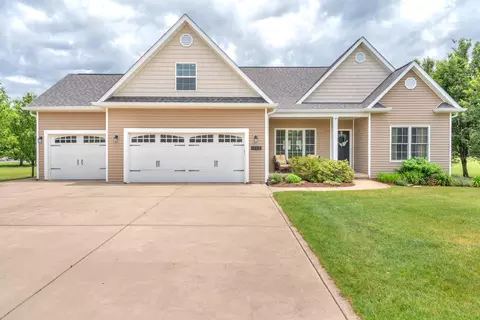 713 Ironwood St, De Motte, IN 46310