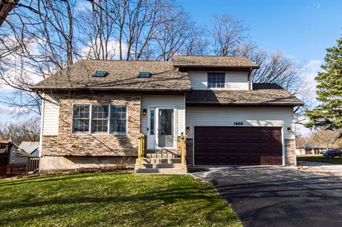 1900 Loganberry Ln, Crown Point, IN 46307
