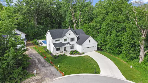 18 Blue Grass Way, Chesterton, IN 46304