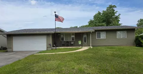 415 Saginaw Dr, Valparaiso, IN 46385