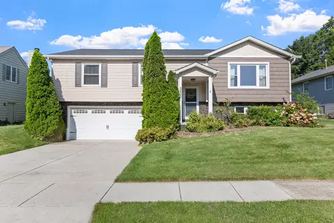 3203 Parker Dr, Valparaiso, IN 46383