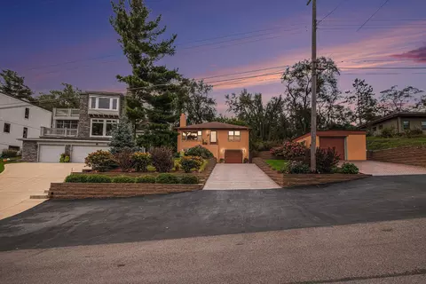 101 Shore Dr, Portage, IN 46368