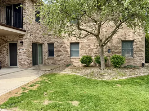 1385 Young Dr, Crown Point, IN 46307