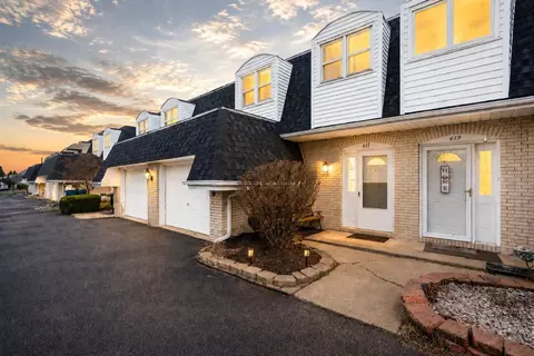617 Wellington Dr, Dyer, IN 46311