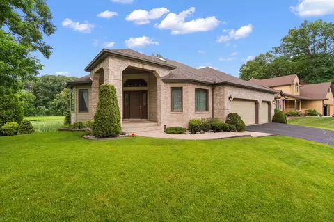 359 Tremont Ln, Valparaiso, IN 46385