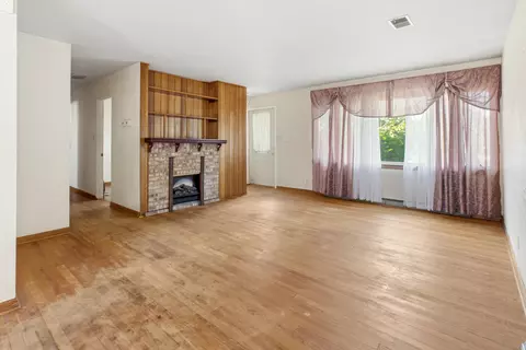 Living - 4060 E 13th Ave, Gary, IN 46403 photo 1 of 3