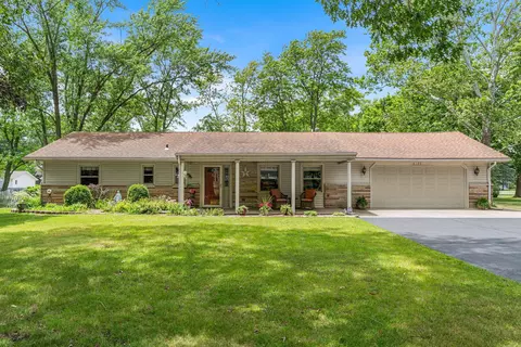 6175 S Division St, North Judson, IN 46366