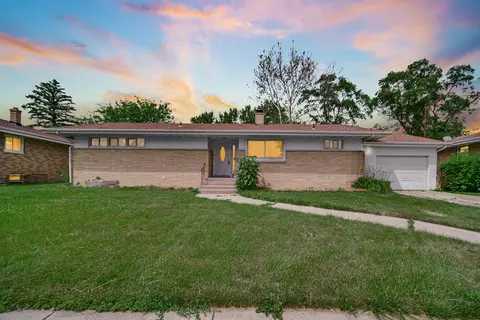 5309 Pierce St, Merrillville, IN 46410