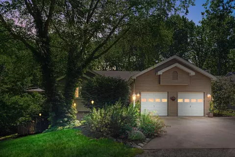 30 Bristol Dr, Michigan City, IN 46360