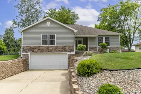 2352 Four Seasons Pkwy, Crown Point, IN 46307
