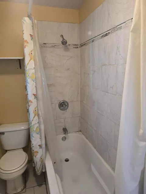 Bath - 437 Jackson St, Gary, IN 46402 photo 1 of 3