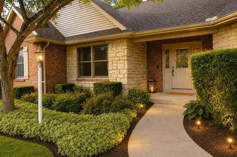 55802 Nature View Dr, New Carlisle, IN 46552