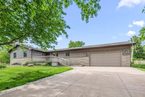 2499 Willowwood Ave, Valparaiso, IN 46383