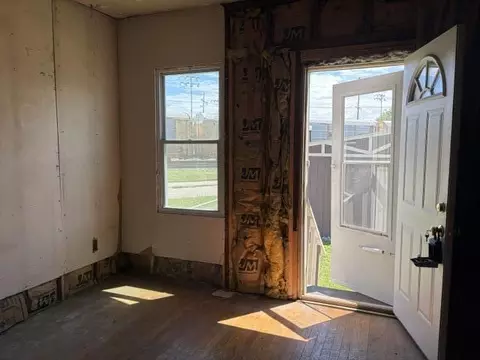 Entry Way - 1301 Stanton Ave, Whiting, IN 46394 photo 3 of 6