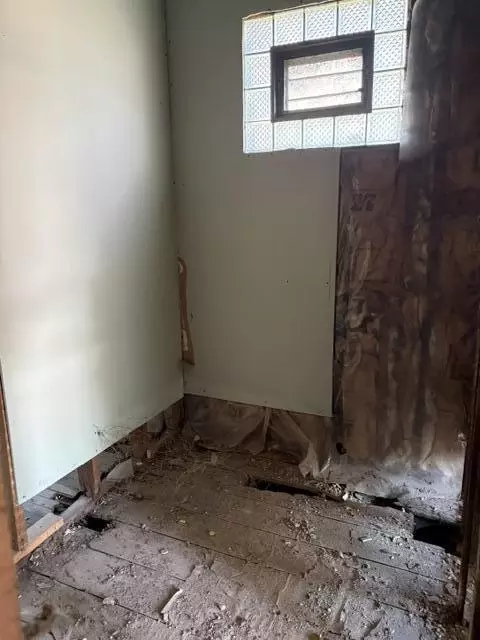 Bath - 1301 Stanton Ave, Whiting, IN 46394 photo 2 of 2