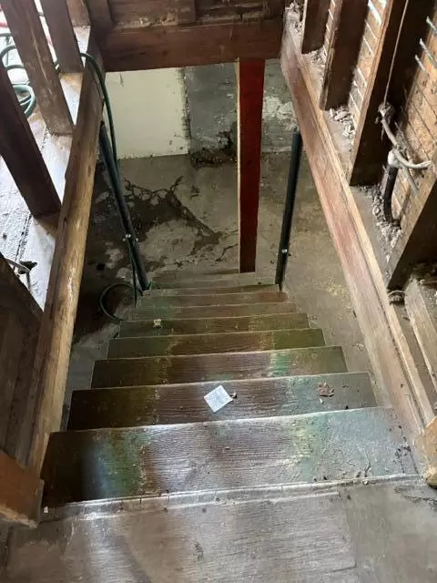 Entry Way - 1301 Stanton Ave, Whiting, IN 46394 photo 5 of 6