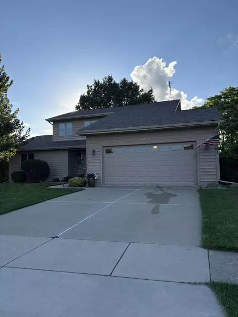 252 Bedford Cir, Valparaiso, IN 46383