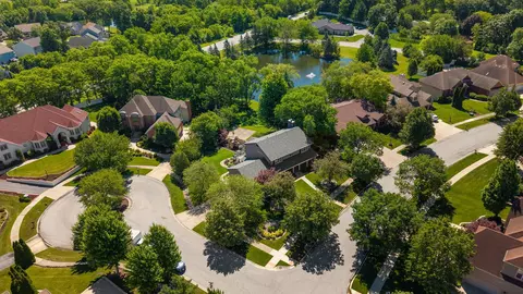 600 Morningside Dr, Crown Point, IN 46307
