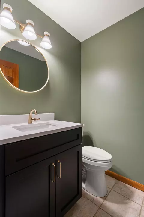 Bath - 600 Morningside Dr, Crown Point, IN 46307 photo 1 of 6
