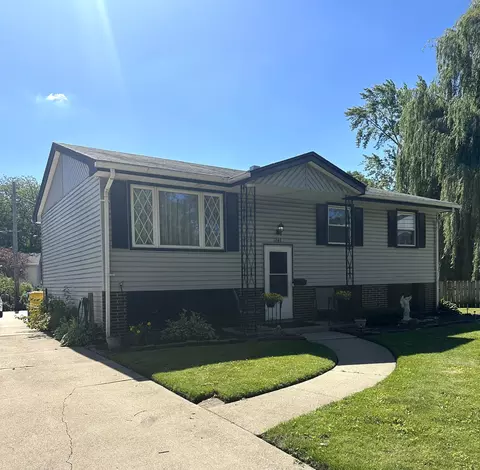 1243 N Lafayette Ct, Griffith, IN 46319