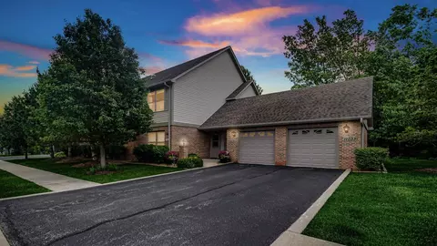 11031 Beacon Ct, Saint John, IN 46373