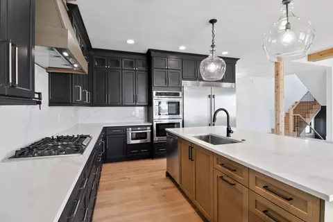 Kitchen - 9601 Sweetspire Ave, Saint John, IN 46373 photo 3 of 7