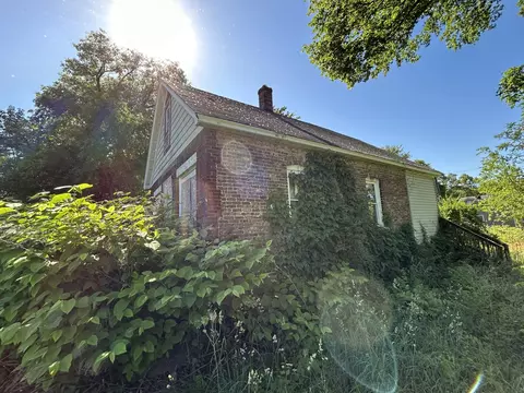 305 E 41st Ave, Gary, IN 46409