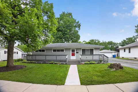 922 E Crestview Ct, Crown Point, IN 46307