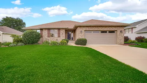 218 Summerhill Dr, Dyer, IN 46311