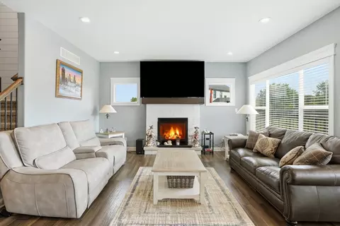 Living - 8605 Manor House Dr, Saint John, IN 46373 photo 1 of 2