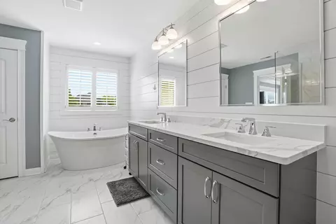 Bath - 8605 Manor House Dr, Saint John, IN 46373 photo 1 of 7