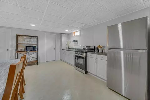 Kitchen - 4942 W 93rd Ct, Crown Point, IN 46307 photo 6 of 7
