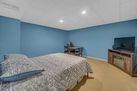 Bedroom - 4942 W 93rd Ct, Crown Point, IN 46307 photo 3 of 5