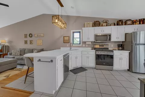 Kitchen - 4942 W 93rd Ct, Crown Point, IN 46307 photo 2 of 7