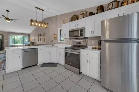 Kitchen - 4942 W 93rd Ct, Crown Point, IN 46307 photo 3 of 7