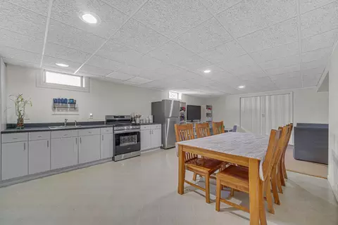 Kitchen - 4942 W 93rd Ct, Crown Point, IN 46307 photo 4 of 7