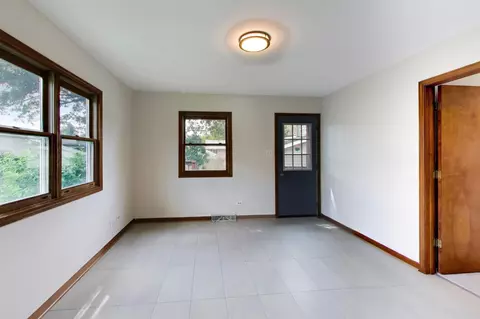 Living - 226 N Jay St, Griffith, IN 46319 photo 4 of 5