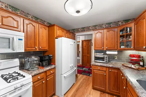 Kitchen - 10856 N Makeever Dr, De Motte, IN 46310 photo 4 of 5