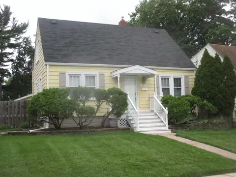 8322 White Oak Ave, Munster, IN 46321