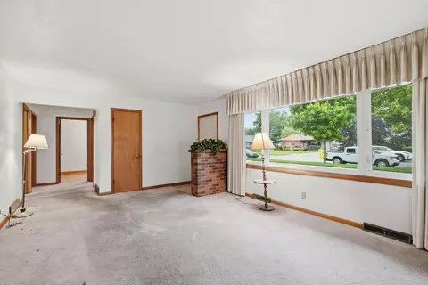 Living - 748 N Jay St, Griffith, IN 46319 photo 2 of 2