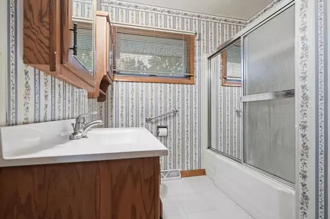 Bath - 748 N Jay St, Griffith, IN 46319 photo 1 of 1