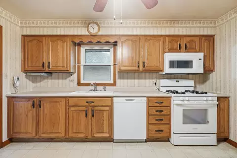 Kitchen - 748 N Jay St, Griffith, IN 46319 photo 3 of 4